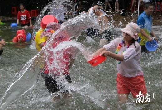 水疗SPA娱乐养生……流溪河公园泼水节开幕了